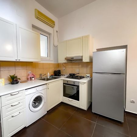 Cool Flat In The Heart Of Bucharest'S Fun And History Appartement Buitenkant foto