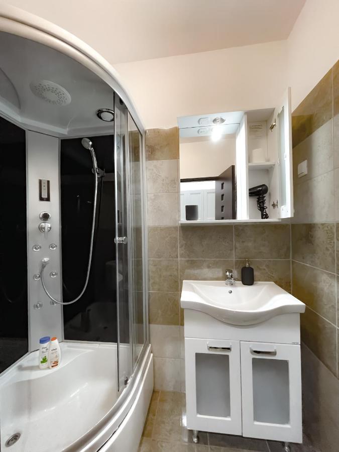 Cool Flat In The Heart Of Bucharest'S Fun And History Appartement Buitenkant foto